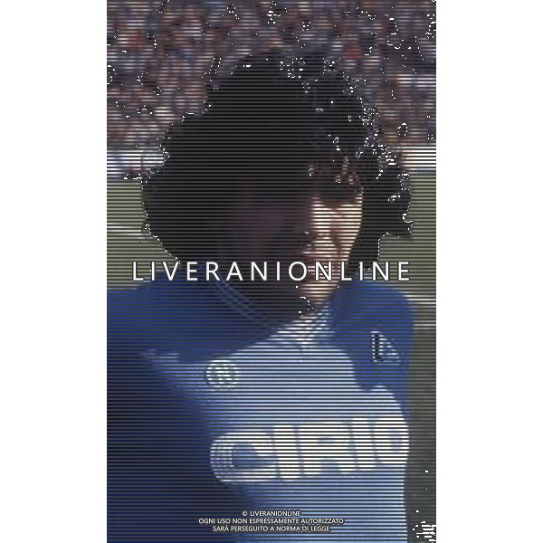 RETROSPETTIVA DIEGO ARMANDO MARADONA CALCIATORE NELLA FOTO DIEGO ARMANDO MARADONA CON LA MAGLIA DEL NAPOLI CALCIO AG ALDO LIVERANI SAS