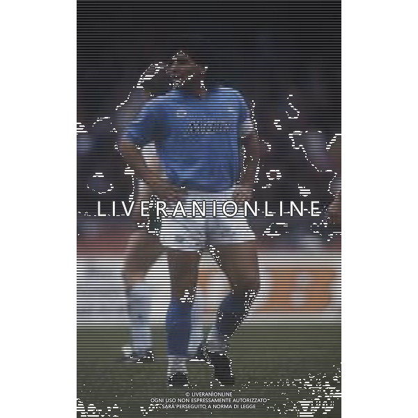 RETROSPETTIVA DIEGO ARMANDO MARADONA CALCIATORE NELLA FOTO DIEGO ARMANDO MARADONA CON LA MAGLIA DEL NAPOLI CALCIO AG ALDO LIVERANI SAS
