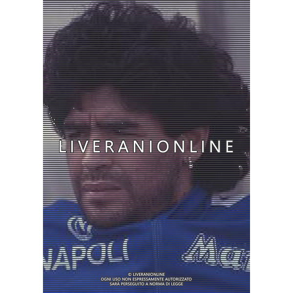 RETROSPETTIVA DIEGO ARMANDO MARADONA CALCIATORE NELLA FOTO DIEGO ARMANDO MARADONA CON LA MAGLIA DEL NAPOLI CALCIO AG ALDO LIVERANI SAS