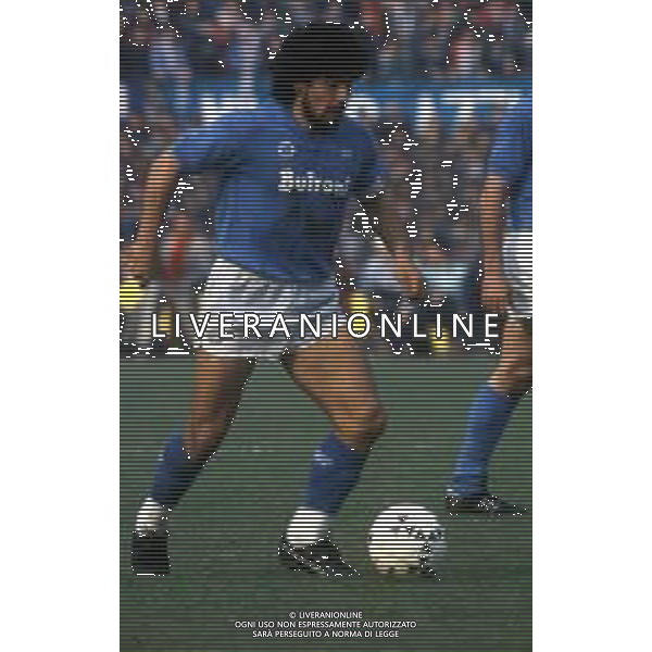 RETROSPETTIVA DIEGO ARMANDO MARADONA CALCIATORE NELLA FOTO DIEGO ARMANDO MARADONA CON LA MAGLIA DEL NAPOLI CALCIO AG ALDO LIVERANI SAS