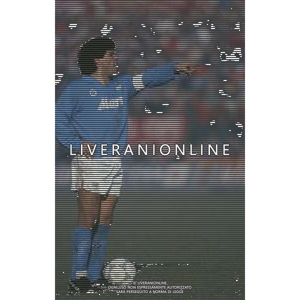 RETROSPETTIVA DIEGO ARMANDO MARADONA CALCIATORE NELLA FOTO DIEGO ARMANDO MARADONA CON LA MAGLIA DEL NAPOLI CALCIO AG ALDO LIVERANI SAS