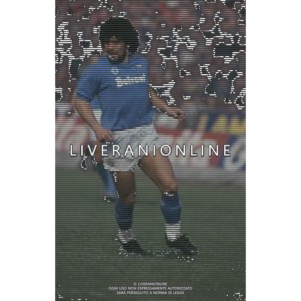 RETROSPETTIVA DIEGO ARMANDO MARADONA CALCIATORE NELLA FOTO DIEGO ARMANDO MARADONA CON LA MAGLIA DEL NAPOLI CALCIO AG ALDO LIVERANI SAS