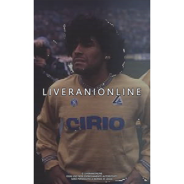 RETROSPETTIVA DIEGO ARMANDO MARADONA CALCIATORE NELLA FOTO DIEGO ARMANDO MARADONA CON LA MAGLIA DEL NAPOLI CALCIO AG ALDO LIVERANI SAS