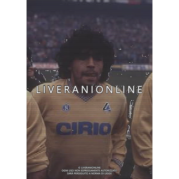 RETROSPETTIVA DIEGO ARMANDO MARADONA CALCIATORE NELLA FOTO DIEGO ARMANDO MARADONA CON LA MAGLIA DEL NAPOLI CALCIO AG ALDO LIVERANI SAS
