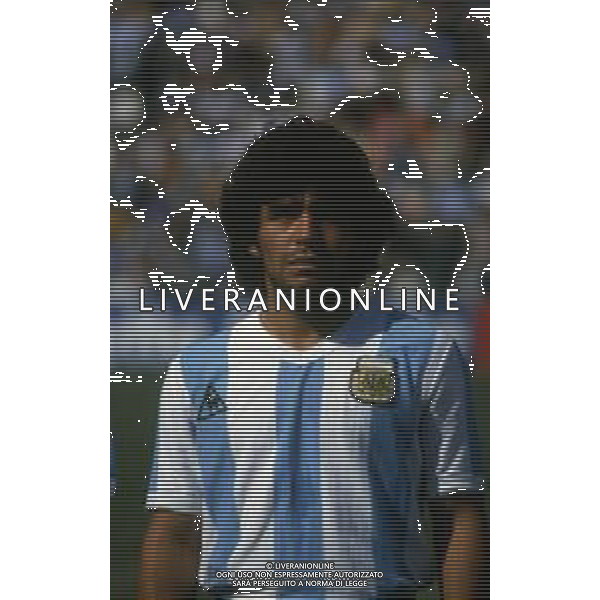 RETROSPETTIVA DIEGO ARMANDO MARADONA CALCIATORE NELLA FOTO DIEGO ARMANDO MARADONA CON LA MAGLIA DELLA NAZIONALE ARGENTINA AG ALDO LIVERANI SAS