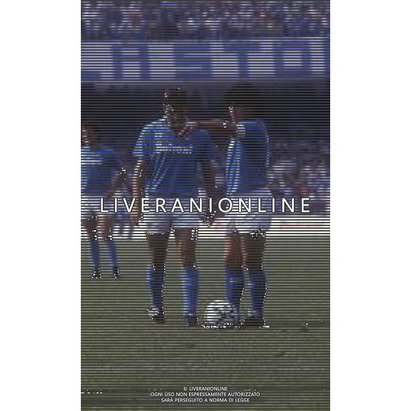RETROSPETTIVA DIEGO ARMANDO MARADONA CALCIATORE NELLA FOTO DIEGO ARMANDO MARADONA CON LA MAGLIA DEL NAPOLI CALCIO CON BRUNO GIORDANO AG ALDO LIVERANI SAS