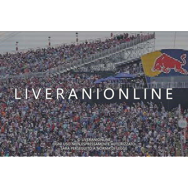 Circuit atmosphere - fans. 22.10.2021. Formula 1 World Championship, Rd 17, United States Grand Prix, Austin, Texas, USA, Practice Day. - www.xpbimages.com, EMail: requests@xpbimages.com © Copyright: Batchelor / XPB Images/ AGENZIA ALDO LIVERANI SAS - ITALY ONLY EDITORIAL USE ONLY