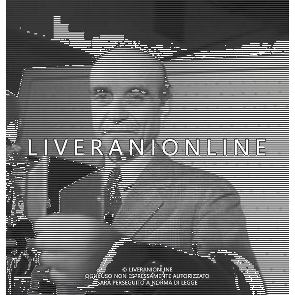 RETROSPETTIVA LUCIO FONTANA PITTORE E SCULTORE NELLA FOTO LUCIO FONTANA NEL SUO STUDIO NELL\'ANNO 1966 AG ALDO LIVERANI SAS