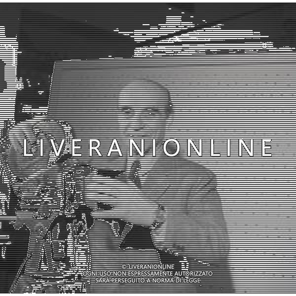 RETROSPETTIVA LUCIO FONTANA PITTORE E SCULTORE NELLA FOTO LUCIO FONTANA NEL SUO STUDIO NELL\'ANNO 1966 AG ALDO LIVERANI SAS