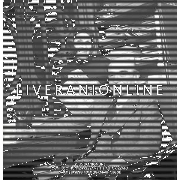 RETROSPETTIVA LUCIO FONTANA PITTORE E SCULTORE NELLA FOTO LUCIO FONTANA NEL SUO STUDIO NELL\'ANNO 1966 AG ALDO LIVERANI SAS