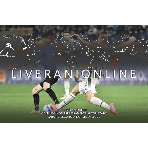 Marcelo Brozovic (Inter) e Dejan Kulusevski (Juventus) Inter vs Juventus Campionato Serie A TIM - 9a giornata Milano 24-10-2021 Stadio Giuseppe Meazza - San Siro foto Roberto Garavaglia/ag. Aldo Liverani sas / AGENZIA ALDO LIVERANI SAS