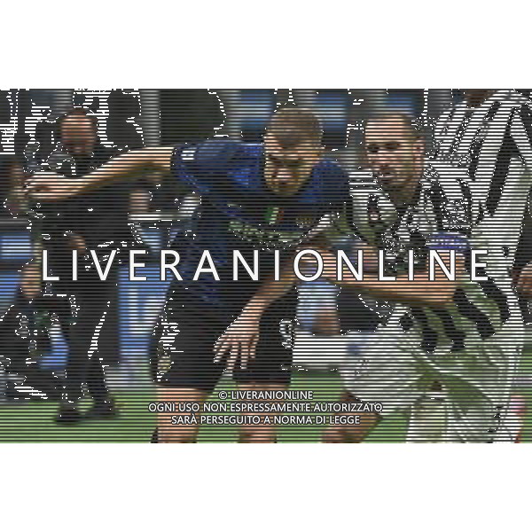 Edin Dzeko (Inter) e Giorgio Chiellini (Juventus) Inter vs Juventus Campionato Serie A TIM - 9a giornata Milano 24-10-2021 Stadio Giuseppe Meazza - San Siro foto Roberto Garavaglia/ag. Aldo Liverani sas / AGENZIA ALDO LIVERANI SAS