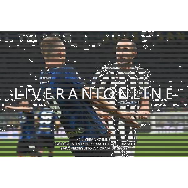 Edin Dzeko (Inter) e Giorgio Chiellini (Juventus) Inter vs Juventus Campionato Serie A TIM - 9a giornata Milano 24-10-2021 Stadio Giuseppe Meazza - San Siro foto Roberto Garavaglia/ag. Aldo Liverani sas / AGENZIA ALDO LIVERANI SAS