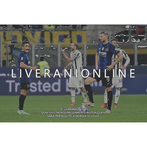 delusione Inter - edin dzeko e alexis sanchez Inter vs Juventus Campionato Serie A TIM - 9a giornata Milano 24-10-2021 Stadio Giuseppe Meazza - San Siro foto Roberto Garavaglia/ag. Aldo Liverani sas / AGENZIA ALDO LIVERANI SAS