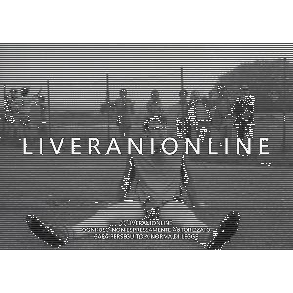 RETROSPETTIVA LORIS PRADELLA CALCIATORE NELLA FOTO LORIS PRADELLA CON LA MAGLIA DELLA NAZIONALE ITALIANA UNDER 21 IN ALLENAMENTO NELL\'ANNO 1981 AG ALDO LIVERANI SAS
