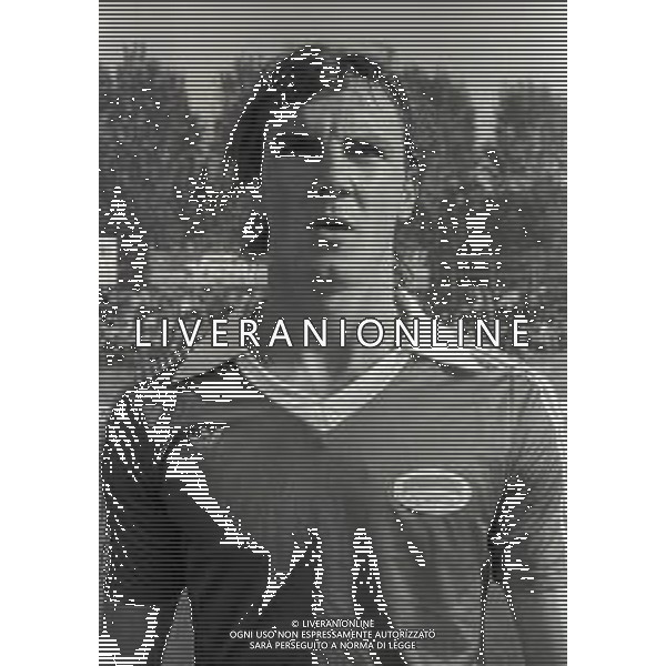 RETROSPETTIVA LORIS PRADELLA CALCIATORE NELLA FOTO LORIS PRADELLA CON LA MAGLIA DEL MONZA CALCIO NELL\'ANNO 1981-1982 AG ALDO LIVERANI SAS