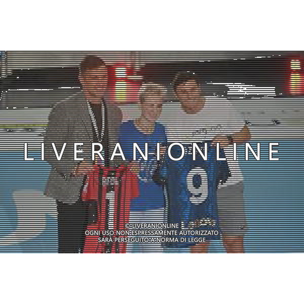 © TVRG WEmbrace Sport nella foto Bebe Vio con Paolo Maldini e Javier Zanetti Milano 25-10-2021 WEmbrace Sport evento presso l\'Allianz Cloud PalaLido che mette di fronte in gara campioni olimpici e paralimpici di diverse discipline sportive foto Roberto Garavaglia/ag. Aldo Liverani sas/ AGENZIA ALDO LIVERANI SAS