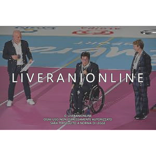 ¬© TVRG WEmbrace Sport nella foto al centro Luca Pancalli presidente del Comitato Italiano Paralimpico con Ruggero Vio e Teresa Grandis i genitori di Bebe Vio Milano 25-10-2021 WEmbrace Sport evento presso l\'Allianz Cloud PalaLido che mette di fronte in gara campioni olimpici e paralimpici di diverse discipline sportive foto Roberto Garavaglia/ag. Aldo Liverani sas/ AGENZIA ALDO LIVERANI SAS