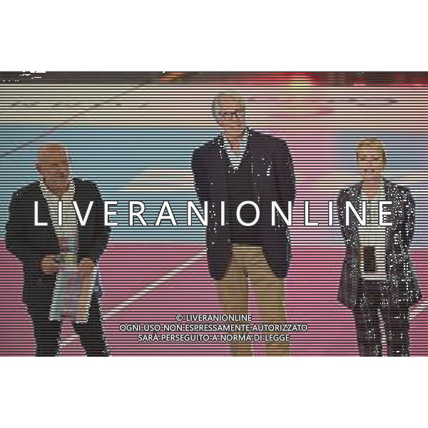 ¬© TVRG WEmbrace Sport nella foto al centro Giovanni Malago\' presidente del CONI con Ruggero Vio e Teresa Grandis i genitori di Bebe Vio Milano 25-10-2021 WEmbrace Sport evento presso l\'Allianz Cloud PalaLido che mette di fronte in gara campioni olimpici e paralimpici di diverse discipline sportive foto Roberto Garavaglia/ag. Aldo Liverani sas/ AGENZIA ALDO LIVERANI SAS