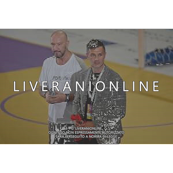 ¬© TVRG WEmbrace Sport nella foto Walter Zenga SX e Paolo Maldini DX Milano 25-10-2021 WEmbrace Sport evento presso l\'Allianz Cloud PalaLido che mette di fronte in gara campioni olimpici e paralimpici di diverse discipline sportive foto Roberto Garavaglia/ag. Aldo Liverani sas/ AGENZIA ALDO LIVERANI SAS