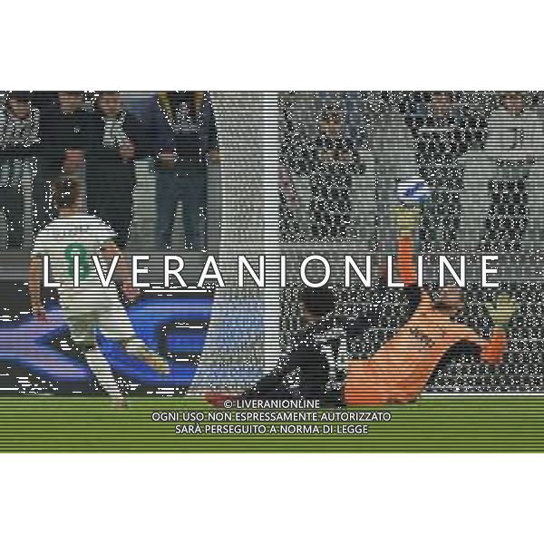Torino 17.10.2021 Stadio Allianz Stadium ©Alessandro Falzone/Agenzia Aldo Liverani Juventus vs Sassuolo Serie A Tim 2021/2022 Nella foto : GOL DI MAXIME LOPEZ ©FALZONE / AGENZIA ALDO LIVERANI SAS