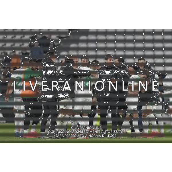 Torino 17.10.2021 Stadio Allianz Stadium ©Alessandro Falzone/Agenzia Aldo Liverani Juventus vs Sassuolo Serie A Tim 2021/2022 Nella foto : ESULTANZE SASSUOLO A FINE GARA ©FALZONE / AGENZIA ALDO LIVERANI SAS