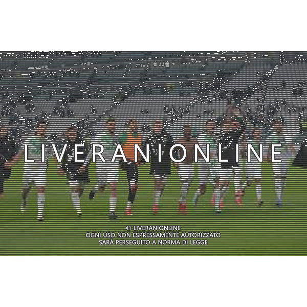 Torino 17.10.2021 Stadio Allianz Stadium ©Alessandro Falzone/Agenzia Aldo Liverani Juventus vs Sassuolo Serie A Tim 2021/2022 Nella foto : ESULTANZE SASSUOLO A FINE GARA ©FALZONE / AGENZIA ALDO LIVERANI SAS