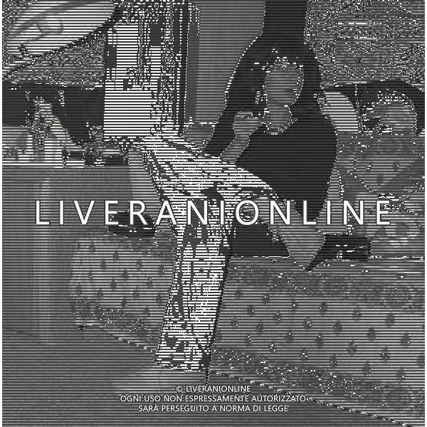 RETROSPETTIVA LIVIA CERINI ATTRICE NELLA FOTO LIVIA CERINI A MILANO NELL\'ANNO 1979 NELLA SUA CASA AG ALDO LIVERANI SAS