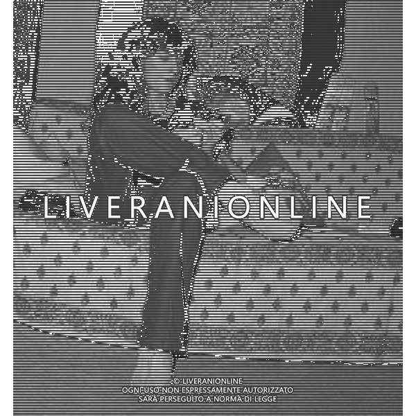 RETROSPETTIVA LIVIA CERINI ATTRICE NELLA FOTO LIVIA CERINI A MILANO NELL\'ANNO 1979 NELLA SUA CASA AG ALDO LIVERANI SAS