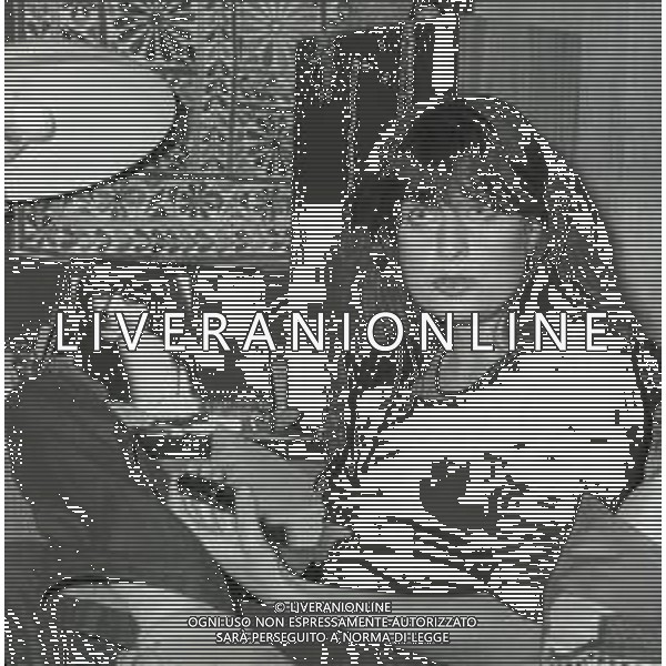 RETROSPETTIVA LIVIA CERINI ATTRICE NELLA FOTO LIVIA CERINI A MILANO NELL\'ANNO 1979 NELLA SUA CASA AG ALDO LIVERANI SAS