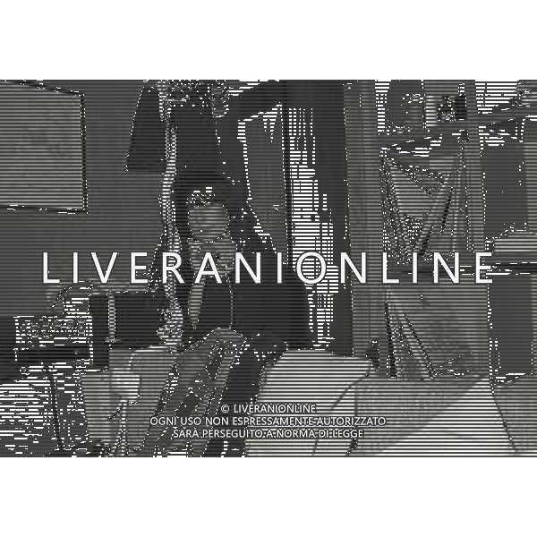 RETROSPETTIVA LIVIA CERINI ATTRICE NELLA FOTO LIVIA CERINI A MILANO NELL\'ANNO 1979 NELLA SUA CASA AG ALDO LIVERANI SAS