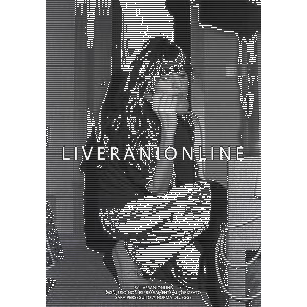 RETROSPETTIVA LIVIA CERINI ATTRICE NELLA FOTO LIVIA CERINI A MILANO NELL\'ANNO 1979 NELLA SUA CASA AG ALDO LIVERANI SAS