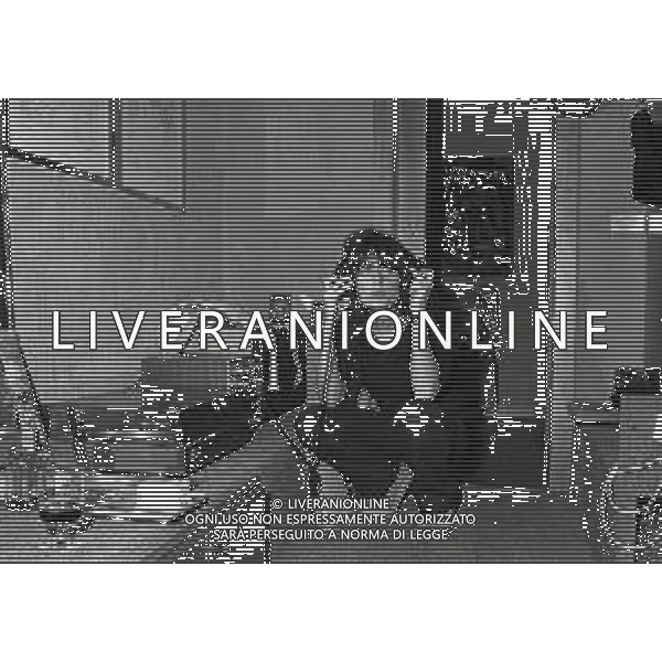 RETROSPETTIVA LIVIA CERINI ATTRICE NELLA FOTO LIVIA CERINI A MILANO NELL\'ANNO 1979 NELLA SUA CASA AG ALDO LIVERANI SAS
