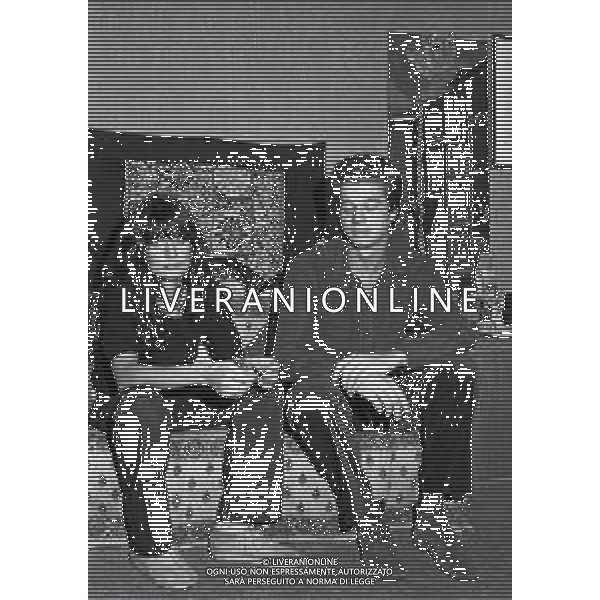 RETROSPETTIVA LIVIA CERINI ATTRICE NELLA FOTO LIVIA CERINI A MILANO NELL\'ANNO 1979 NELLA SUA CASA AG ALDO LIVERANI SAS