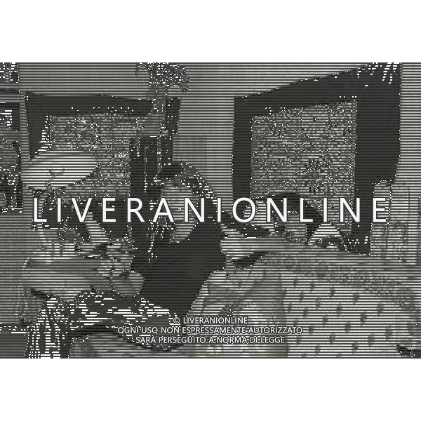 RETROSPETTIVA LIVIA CERINI ATTRICE NELLA FOTO LIVIA CERINI A MILANO NELL\'ANNO 1979 NELLA SUA CASA AG ALDO LIVERANI SAS