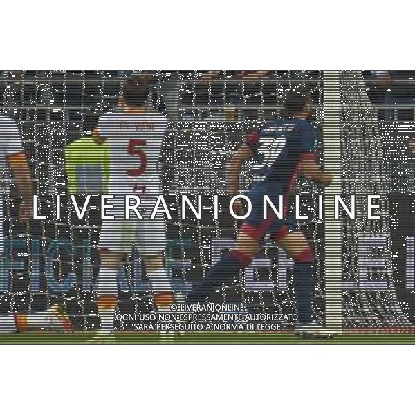 27-10-2021. Cagliari Calcio - A.S. Roma. 10° giornata Serie A calcio 2021-2022. Italia, Sardegna, Cagliari, Stadio Unipol Domus. Salvatore Moi/Aldo Liverani s.a.s. Nella foto: gol ed esultanza Cagliari in casa contro Roma. Segna: Leonardo Pavoletti Cagliari ©MOI / AGENZIA ALDO LIVERANI SAS