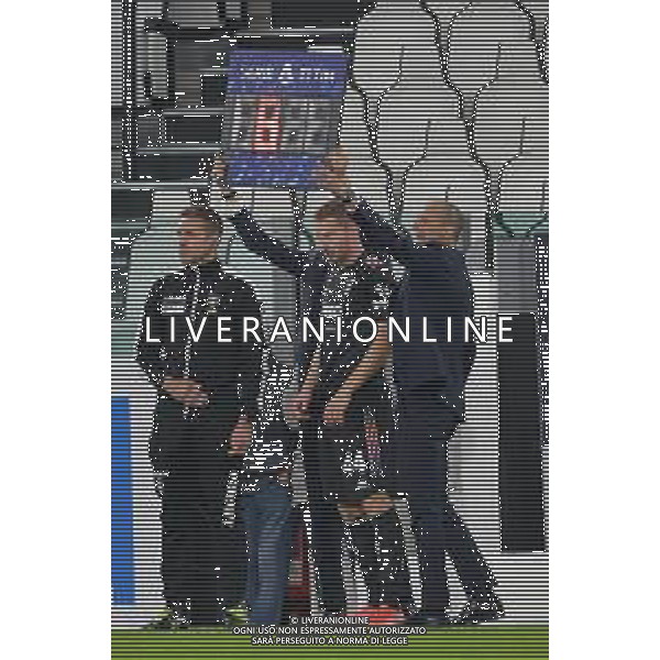 Torino 17.10.2021 Stadio Allianz Stadium ©Alessandro Falzone/Agenzia Aldo Liverani Juventus vs Sassuolo Serie A Tim 2021/2022 Nella foto : Massimiliano Allegri-Dejan Kulusevski ©FALZONE / AGENZIA ALDO LIVERANI SAS