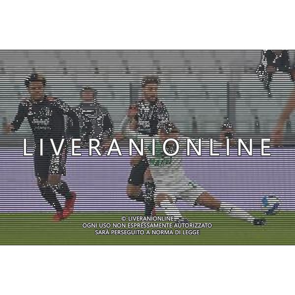 Torino 17.10.2021 Stadio Allianz Stadium ©Alessandro Falzone/Agenzia Aldo Liverani Juventus vs Sassuolo Serie A Tim 2021/2022 Nella foto : Domenico Berardi-Manuel Locatelli-Weston Mckennie ©FALZONE / AGENZIA ALDO LIVERANI SAS