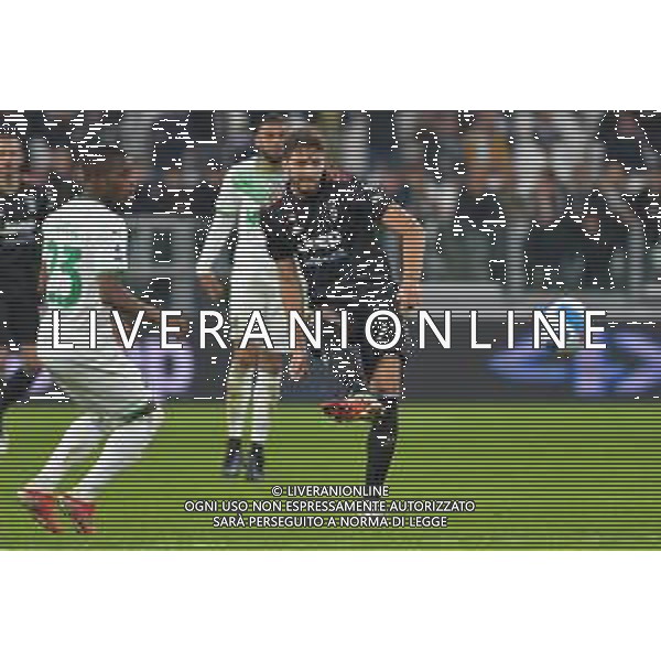 Torino 17.10.2021 Stadio Allianz Stadium ©Alessandro Falzone/Agenzia Aldo Liverani Juventus vs Sassuolo Serie A Tim 2021/2022 Nella foto : Manuel Locatelli-Hamed Junior Traore ©FALZONE / AGENZIA ALDO LIVERANI SAS