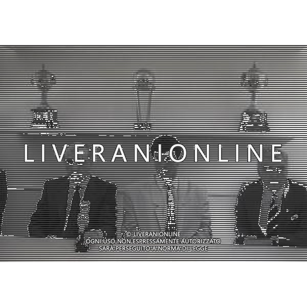 1987 MILANO SEDE DEL MILAN CALCIO PRESENTAZIONE DEL NUOVO ACQUISTO CLAUDIO BORGHI NELLA FOTO CLAUDIO BORGHI IN CONFERENZA STAMPA NELLA SEDE DEL MILAN CON ADRIANO GALLIANI AG ALDO LIVERANI SAS