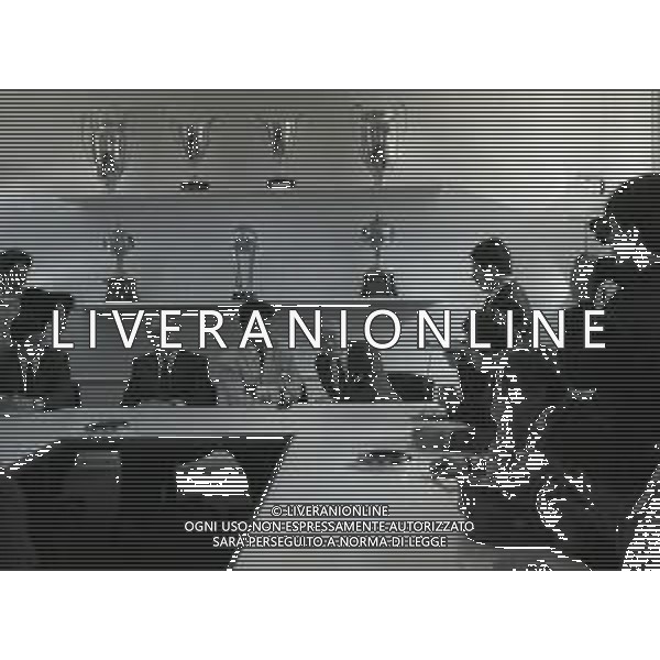 1987 MILANO SEDE DEL MILAN CALCIO PRESENTAZIONE DEL NUOVO ACQUISTO CLAUDIO BORGHI NELLA FOTO CLAUDIO BORGHI IN CONFERENZA STAMPA NELLA SEDE DEL MILAN CON ADRIANO GALLIANI AG ALDO LIVERANI SAS