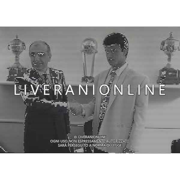 1987 MILANO SEDE DEL MILAN CALCIO PRESENTAZIONE DEL NUOVO ACQUISTO CLAUDIO BORGHI NELLA FOTO CLAUDIO BORGHI IN CONFERENZA STAMPA NELLA SEDE DEL MILAN CON ADRIANO GALLIANI AG ALDO LIVERANI SAS