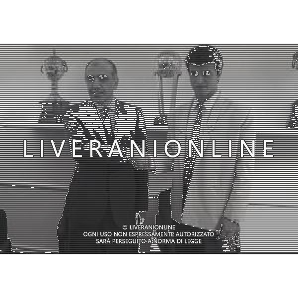 1987 MILANO SEDE DEL MILAN CALCIO PRESENTAZIONE DEL NUOVO ACQUISTO CLAUDIO BORGHI NELLA FOTO CLAUDIO BORGHI IN CONFERENZA STAMPA NELLA SEDE DEL MILAN CON ADRIANO GALLIANI AG ALDO LIVERANI SAS