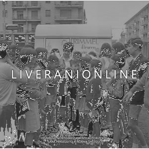 1969 OTTAVA EDIZIONE DEL CANTAGIRO MANIFESTAZIONE CANORA ITINERANTE - RETROSPETTIVA NELLA FOTO IL CARAVAN DELLA RIMMEL MAQUILLAGE SPONSOR DELLA MANIFESTAZIONE ©Archivio Giovanni Liverani /AGENZIA ALDO LIVERANI SAS