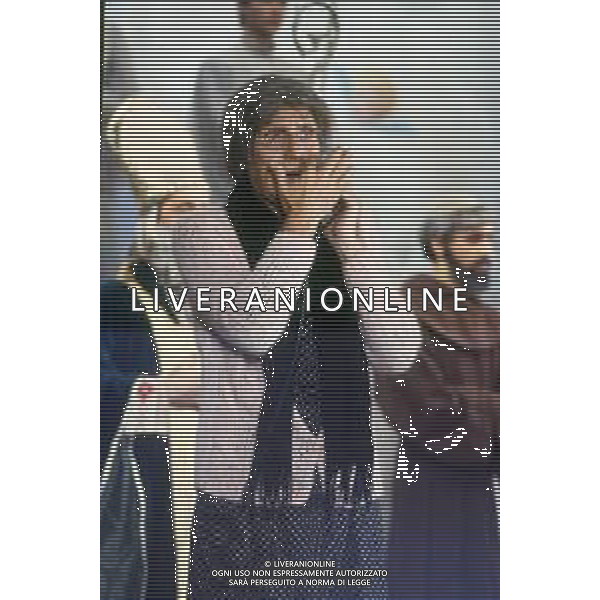 RETROSPETTIVA FELICE MUSAZZI ATTORE TEATRALE NELLA FOTO FELICE MUSAZZI CON LA COMPAGNIA TEATRALE I LEGNANESI NEL RUOLO DI TERESA NELL\'ANNO 1981 A MILANO AG ALDO LIVERANI SAS  