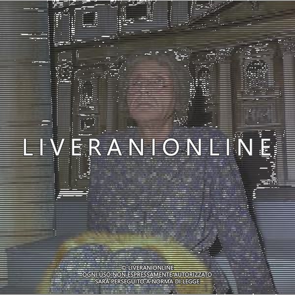 RETROSPETTIVA FELICE MUSAZZI ATTORE TEATRALE NELLA FOTO FELICE MUSAZZI CON LA COMPAGNIA TEATRALE I LEGNANESI NEL RUOLO DI TERESA NELL\'ANNO 1980 A MILANO AG ALDO LIVERANI SAS