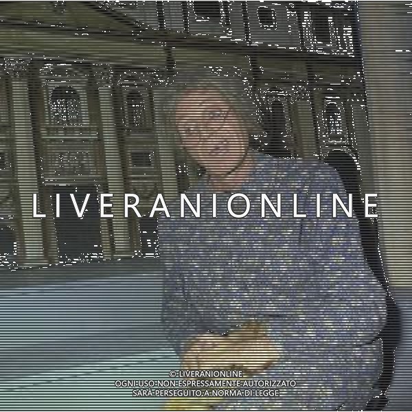 RETROSPETTIVA FELICE MUSAZZI ATTORE TEATRALE NELLA FOTO FELICE MUSAZZI CON LA COMPAGNIA TEATRALE I LEGNANESI NEL RUOLO DI TERESA NELL\'ANNO 1980 A MILANO AG ALDO LIVERANI SAS