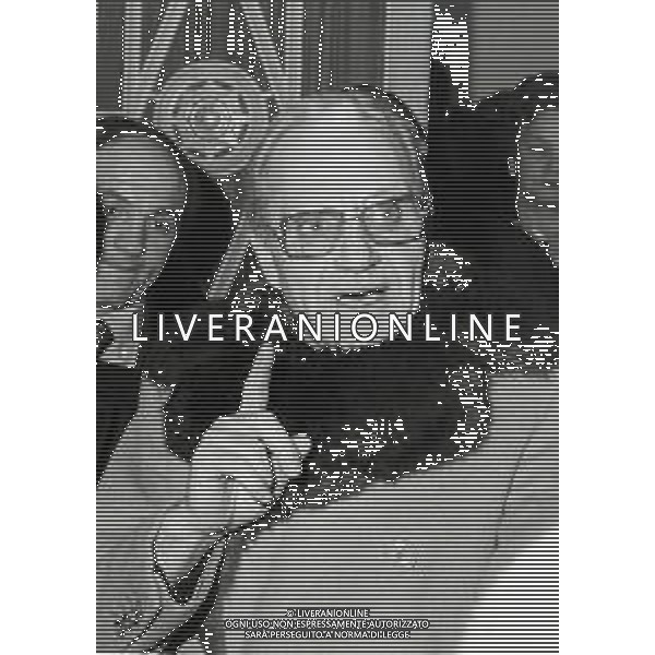 RETROSPETTIVA FELICE MUSAZZI ATTORE TEATRALE NELLA FOTO FELICE MUSAZZI CON LA MOGLIE NELL\'ANNO 1981 A MILANO AG ALDO LIVERANI SAS 