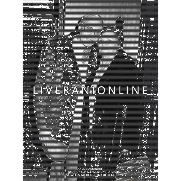 RETROSPETTIVA FELICE MUSAZZI ATTORE TEATRALE NELLA FOTO FELICE MUSAZZI CON LA MOGLIE NELL\'ANNO 1981 A MILANO AG ALDO LIVERANI SAS 
