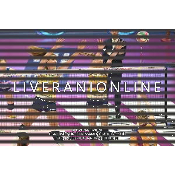 ¬© TVRG Robin De Kruijf (Conegliano) SX e Megan Courtney (Conegliano) DX Vero Volley Monza vs Prosecco DOC Imoco Volley Conegliano Campionato Serie A1 femminile - 5a giornata Monza 30-10-2021 Arena di Monza foto Roberto Garavaglia/ag. Aldo Liverani sas /AGENZIA ALDO LIVERANI SAS